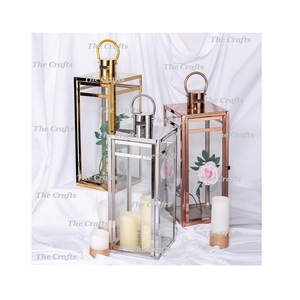 Ensemble de trois lanternes de forme carrée en métal et lanterne suspendue en verre pour mariage et événement utilisation de table - Product Image 1