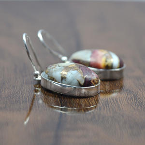 Boucles d'oreilles pendantes en pierre précieuse d'huître violette naturelle à la mode en argent sterling bijoux suspendus pour les fêtes fournitures en gros - Product Image 3