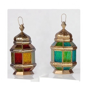 Venta al por mayor linterna marroquí hecha a mano latón Metal decorativo portavelas para el hogar para Navidad y Ramadán uso decorativo - Product Image 1
