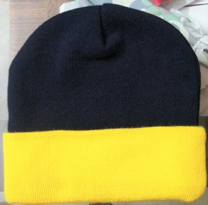 Bonnets tricotés unisexes à revers personnalisés pour l'hiver Bonnets de couleur unie brodés avec impression numérique Casquettes chaudes Motif de camouflage - Product Image 1