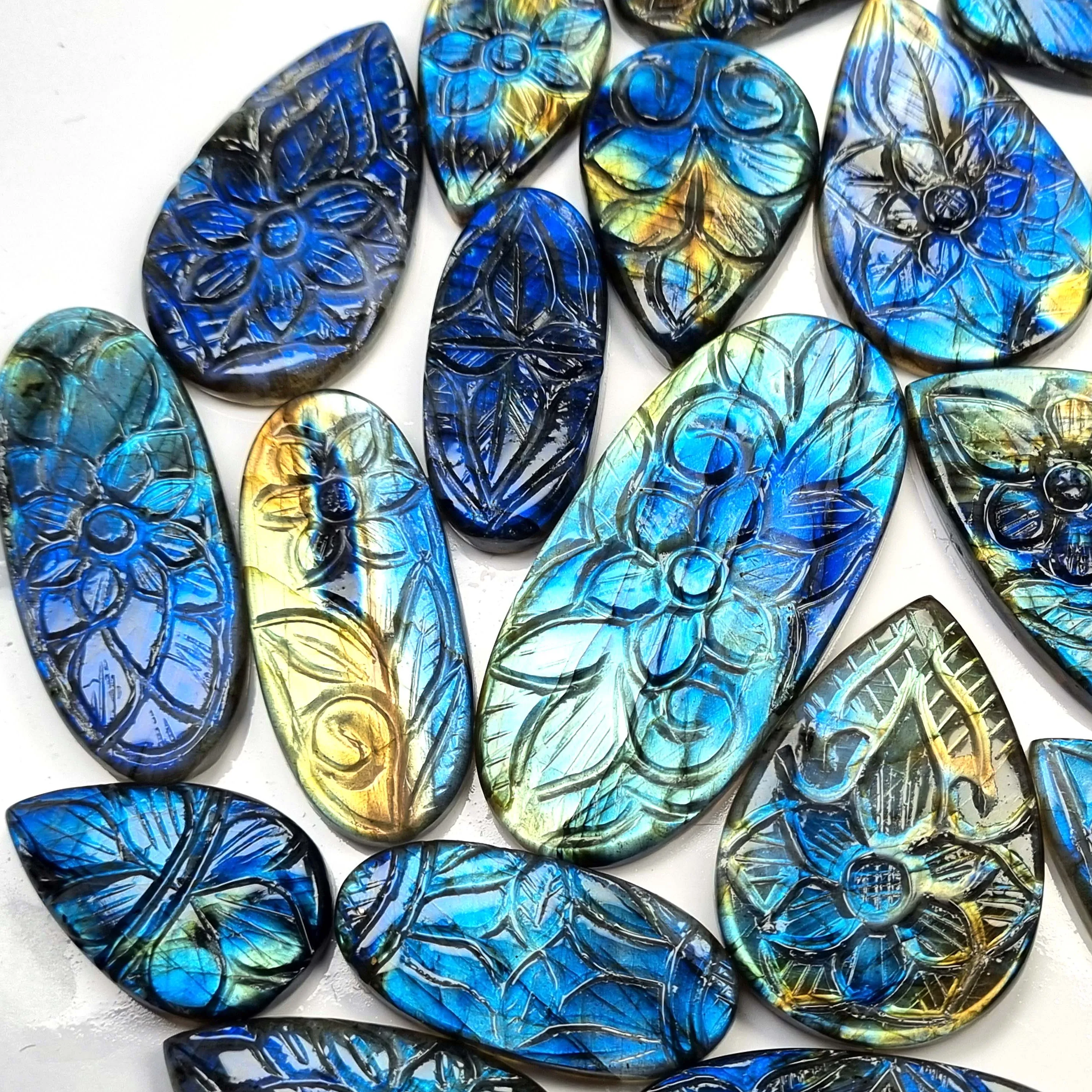 천연 푸른 불 래브라도라이트 무갈 조각 모양 카보 숑 원석