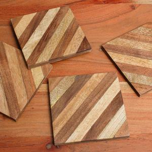 Ensemble de 4 sous-verres en bois naturel irréguliers, tapis de protection, emballés en vrac, écologiques, minimalistes, pour la cuisine, la table à manger, fabriqués en Inde - Product Image 5