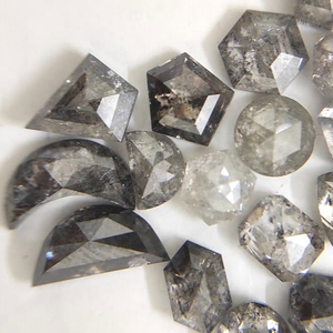 เพชรทรงเรขาคณิตแฟนซี รูปทรงโรสคัท สีเกลือและพริกไทย แท้ 100% สีธรรมชาติ ขุดจากดิน แท้จริง 100% คุณภาพเยี่ยมสำหรับทำเครื่องประดับชั้นสูง - Product Image 1