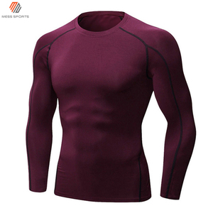 Chemise de compression à manches longues pour homme, noire avec imprimé armure, séchage rapide, en polyester - Product Image 5