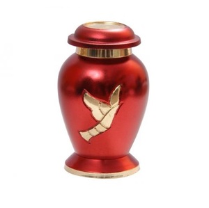 Urna de cremación Keep Sake de color rojo oscuro para cenizas humanas para servicios de entierro y servicios funerarios - Product Image 5
