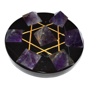 Pierre semi-précieuse Artisanat Base noire Sept pyramides d'améthyste sur étoile d'or David - Product Image 1