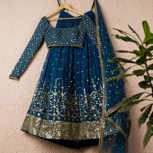 Lehenga เสื้อเบลาส์ผ้าคอตตอนเนื้อหนาปักลาย,เนื้อผ้าโปร่งพร้อมผ้าคอตตอน - Product Image 1