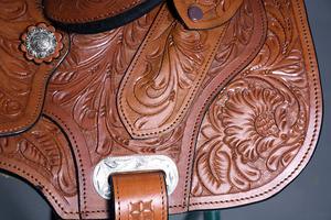 Barril de cuero prémium para carreras, conjunto de sillín de caballo occidental, tachuelas (talla de asiento de 14 "-18"), disponible en varios colores y tamaños - Product Image 4