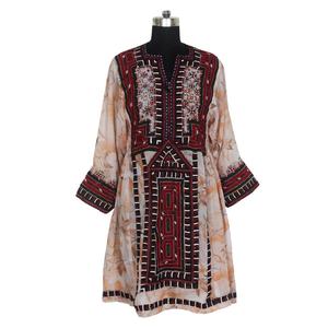 BDR056 traditionnel Vintage brodé à la main Balochi Vintage brodé Kutchi haut bohème Unique robe Vintage à la main Boho - Product Image 1