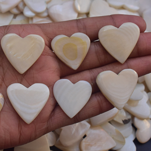 Cabochon mère de la perle en forme de cœur, de mouton blanc, serpillière ample en forme de cœur, vente en gros, 50 pièces - Product Image 1