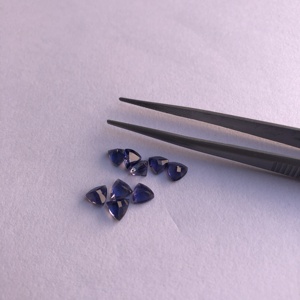 Pierres précieuses semi-précieuses taillées en trillion d'iolite naturelle de 6mm du grossiste Achetez maintenant au prix d'usine Pierres pour la monture de bijoux - Product Image 1