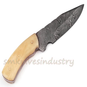 Hermoso Cuchillo de Caza y Desollado de Damasco Hecho a Mano, Cuchillo de Camping con Hoja de 5 Pulgadas de Acero de Alto Carbono y Mango de Hueso de Camello, Fabricación OEM - Product Image 5