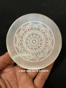 Belle Pleine Lune Gravé Premium Blanc Sélénite Plaque De Charge Cercle Conception Agate Cristal Pierre Précieuse Mascotte Thème par MUNTAHA - Product Image 6