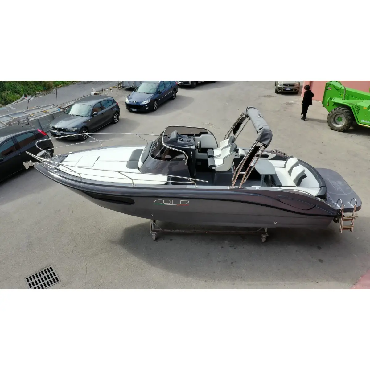 High Quality Luxury 8.3 m, 27.2 ft Made In Italy Fiberglass 830dayefbblackstripe inoutboard engine Speed Boat