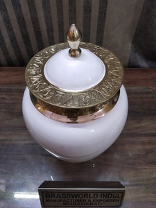 Brassworld Inde Style américain urne en laiton blanc urne de crémation humaine pour cendres fournitures funéraires - Product Image 3