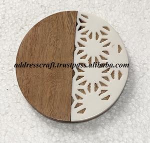 แผ่นรองจานและแผ่นรองแก้วเรซิ่นสีน้ำตาลคลาสสิก พร้อมโลโก้สั่งทำ  แผ่นรองแก้วทรงกลมหลากสี ทำจากไม้และเรซิ่น - Product Image 5