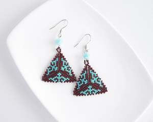   Pendientes artesanales color marrón; Pendientes étnicos; Pendientes triangulares - Product Image 1