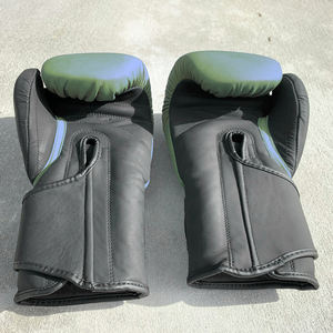 Gants de boxe en cuir mat de qualité supérieure SAQIB&CO MMA Muay Thai Sparring Tailles personnalisables 8oz-16oz Sangle de poignet à boucle et à crochets - Product Image 5