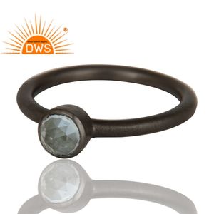 แหวนเงินโรเดียมสีดำเครื่องประดับมินิมอลรอบตัดสีฟ้าบุษราคัมพลอยผู้ผลิตเครื่องประดับแหวนซ้อนกันได้ - Product Image 2