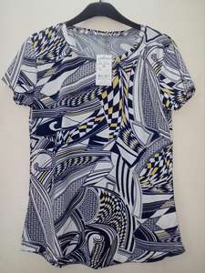 Lot de t-shirts décontractés à manches courtes et col rond pour femmes, en coton, imprimés, de marque, pour le bureau ou les affaires, provenant du Bangladesh. - Product Image 3