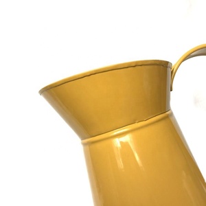 Jarra de agua de metal elegante de nuevo diseño de Venta caliente acento amarillo mostaza para el hogar o La fiesta al mejor precio - Product Image 2