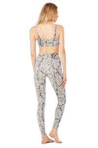 Conjunto de sujetador y mallas para mujer, ropa activa personalizada para yoga y correr, trajes especialmente diseñados para entrenamiento - Product Image 3