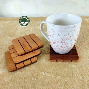 Meilleur ensemble écologique de 4 sous-verres en bois d'acacia Motif carré Table à manger Tapis de Noël Design linéaire Service en vrac classique - Product Image 3