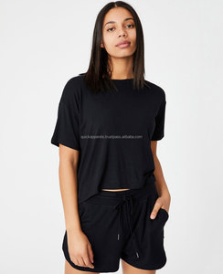 เสื้อครอปท็อปผ้าริบเนื้อฝ้ายสำหรับผู้หญิงสุดหรู ทรงโอเวอร์ไซส์ สำหรับฤดูร้อน ผู้ผลิตเสื้อผ้าแบบ OEM ODM รับผลิตขั้นต่ำจำนวนน้อย - Product Image 1