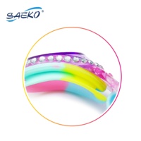 Lunettes de natation SAEKO pour enfants et filles, transparentes, violettes, brillantes, colorées, anti-buée, avec joint en silicone et boucle latérale – Idéales pour les fêtes, conformes à la norme BS 5883