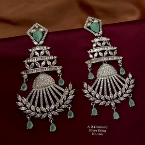 Boucle d'oreille M en forme de Triangle, très belle boucle d'oreille, couleur rose - Product Image 2