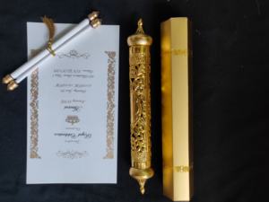 Vacío rollo tubos láser grabado en oro antiguo adecuado para desplazamiento invitaciones - Product Image 5