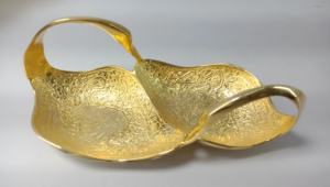 Tazón para servir chapado en oro de 24 quilates de estilo moderno Diseño elegante de metal para ocasiones especiales - Product Image 4