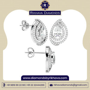 Elegantes pendientes de diamantes de oro blanco de 10K Diamantes puros reales Exquisitos y elegantes a la venta - Product Image 3