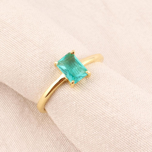 สีเขียวน้ำทะเล