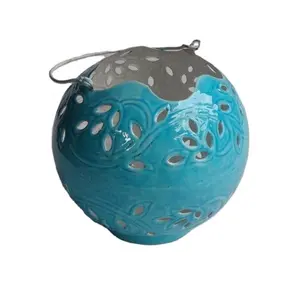 गेंद के आकार धातु सिरेमिक खत्म के साथ भारतीय लालटेन पैटर्न नीले रंग में अन्य रंग उपलब्ध चाय प्रकाश मोमबत्ती धारक