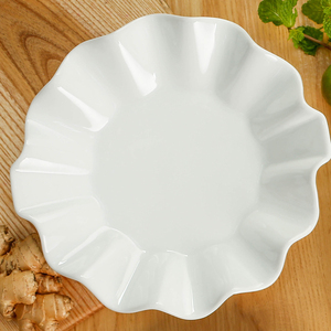 Assiettes rondes ondulées en porcelaine de style moderne OEM, tendance actuelle avec différentes tailles, vente en gros pour hôtels, restaurants - Product Image 4