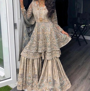 Hermoso vestido Kurta Sharara de diseño indio/pakistaní, adornado con cuentas de cristal y trabajo de resham para bodas -2020 - Product Image 1