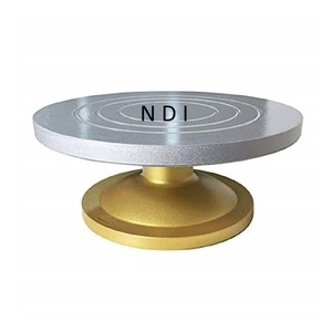Support à gâteau rond décoratif artisanal à un étage avec finition bicolore pour la décoration de table de fête d'anniversaire - Product Image 1