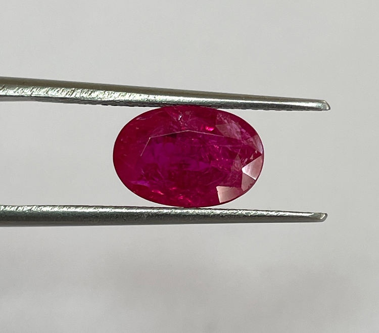 สีชมพูแดง