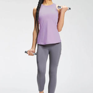 Débardeurs en jersey à coupe étroite et col en O personnalisés pour femmes, chemise respirante décontractée de style vintage sans manches de gymnastique, de yoga et de fitness - Product Image 2