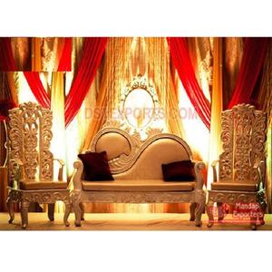 Ensemble de meubles de scène pour mariage en bois de teck élégant Ensemble de canapé formidable en vente - Product Image 1