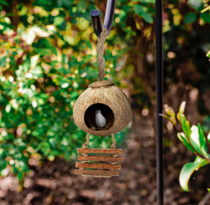 บ้านนกเปลือกมะพร้าวขนาดเล็กพร้อมบันไดกรงไม้เป็นมิตรกับสิ่งแวดล้อมสำหรับนกของขวัญสวนพร้อมลวดลายสัตว์ - Product Image 5