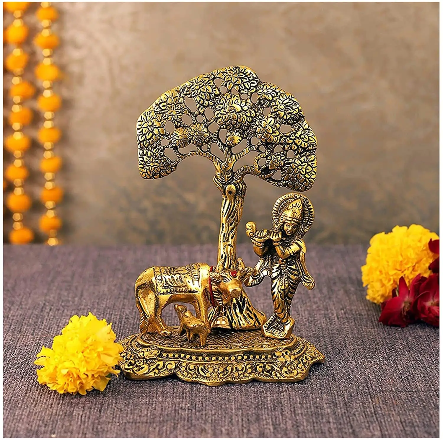 NOBILITYクリシュナと牛と子牛の木の下アイドルヒンドゥー教の宗教的なムルティJanmashtami家の装飾寺院プージャの装飾結婚式