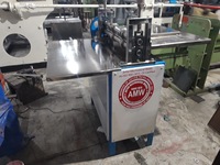 Máquina de plegado para bolsas de papel
