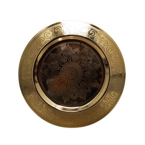 Meilleure vente Assiette de service ronde en fer avec gravure en laiton couleur or Nouveau style de plat et de plateau pour servir à la main - Product Image 6
