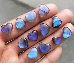 Pendentif sculpté en pierre précieuse naturelle de labradorite en forme de cœur - Product Image 1