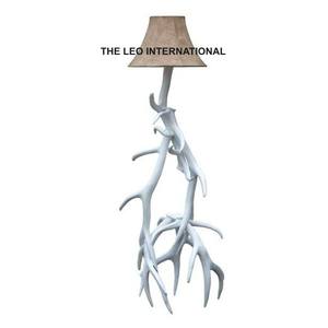 Lampe de table fantaisie au design unique de style Dubaï 19.5X19.5X66 pouces, métal, aluminium, tissu, couleur blanche, décoration pour hôtels et maisons - Product Image 1