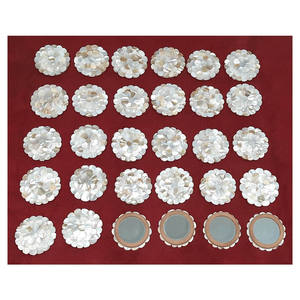 Espejo Redondo de Nácar Blanco para Decoración del Hogar - Product Image 1