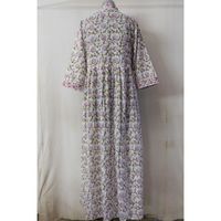 Robe longue d'été décontractée pour femme Lavinas en pur coton indien, motif floral tissé, col en V, manches longues, à franges, coupe régulière, idéale pour les fêtes