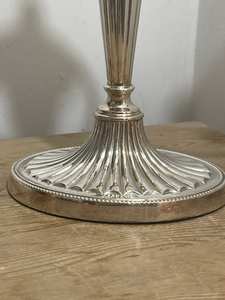 เชิงเทียนโลหะแบบโบราณทำมือในอินเดียดีไซน์หรูหราเหมาะสำหรับวางบนโต๊ะทานข้าวและตกแต่งบ้าน - Product Image 4